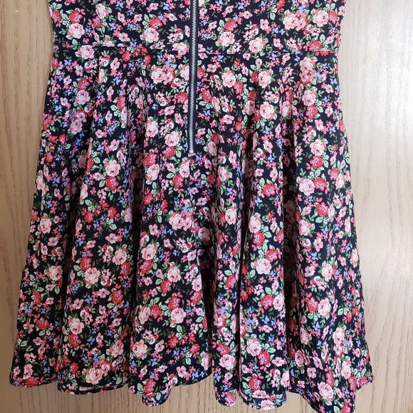 Floral Dress Forever 21 - Picture 4 of 7